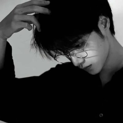 适合永久不换的男生头像 高冷孤独感不易接近的黑色系真人照片男头
