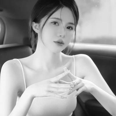 好看简单的女生头像黑白真人_14