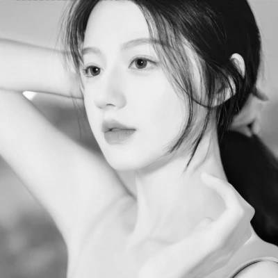 好看简单的女生头像黑白真人_10