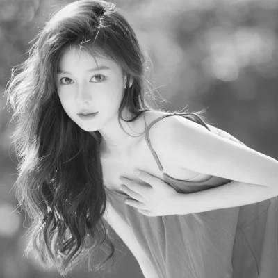 好看简单的女生头像黑白真人_8