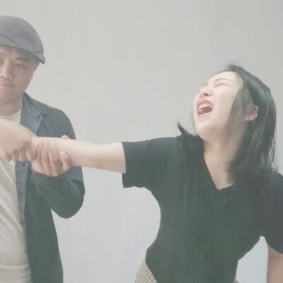男生为什么抓你手腕？男生为什么要握住女生的手腕?