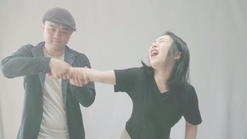 男生为什么抓你手腕？男生为什么要握住女生的手腕?_1