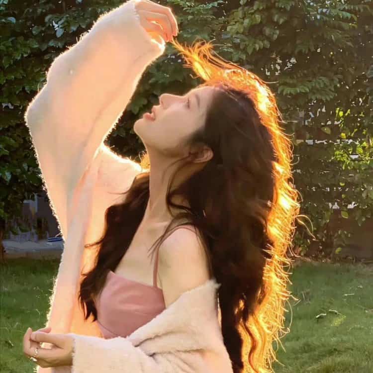 甜美可爱女孩真实生活照微信头像 软妹必备适合开学好看的女生头像_17