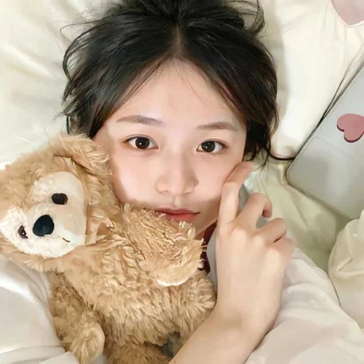甜美可爱女孩真实生活照微信头像 软妹必备适合开学好看的女生头像_19