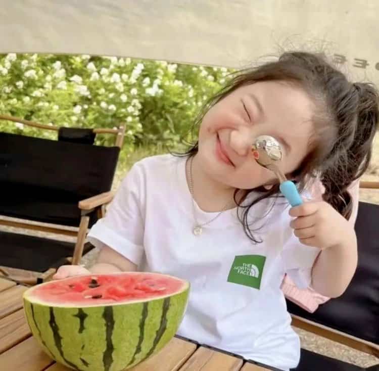 超萌可爱真人小孩子情侣头像图 二人专用小孩情头一人一张_29