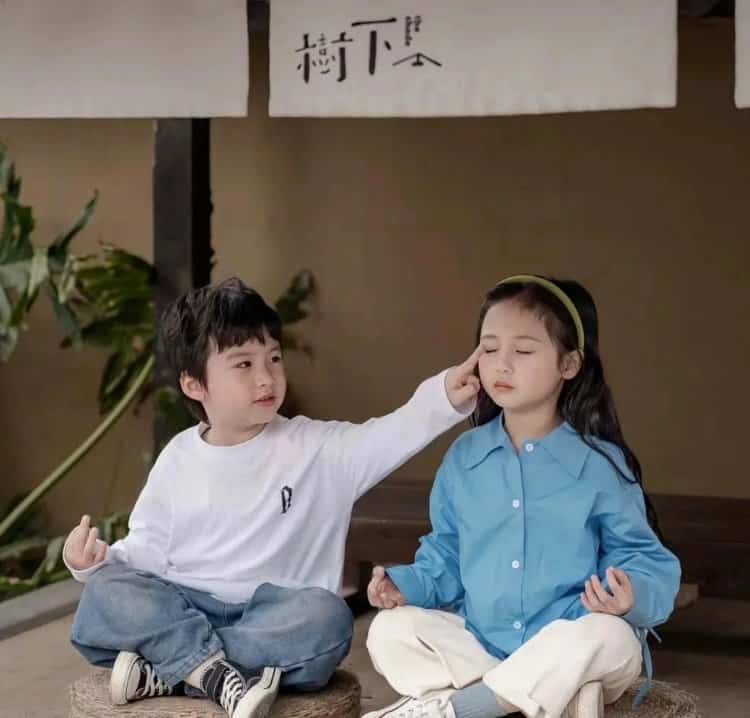 超萌可爱真人小孩子情侣头像图 二人专用小孩情头一人一张_23