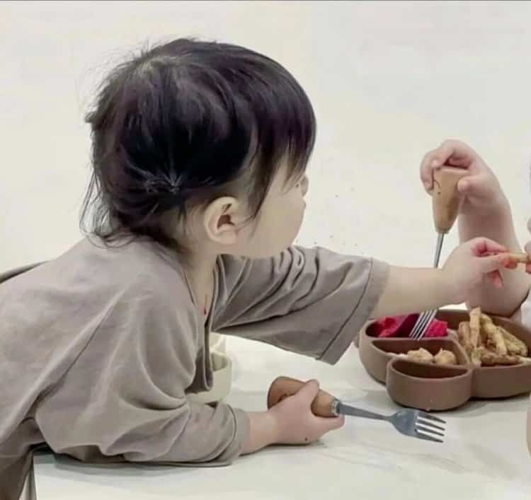 超萌可爱真人小孩子情侣头像图 二人专用小孩情头一人一张_25