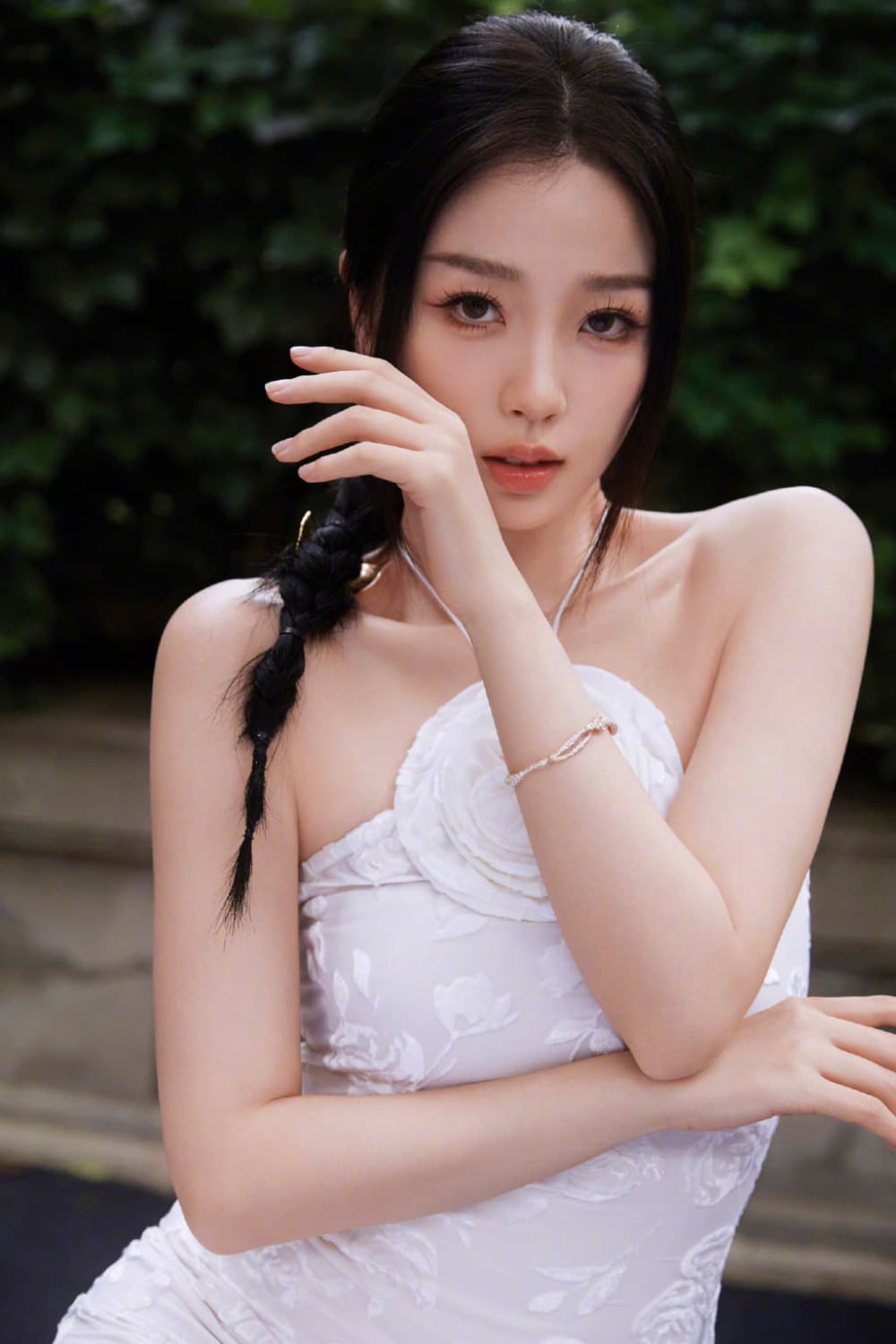冯女郎虞书欣清冷白玫瑰造型照片_7