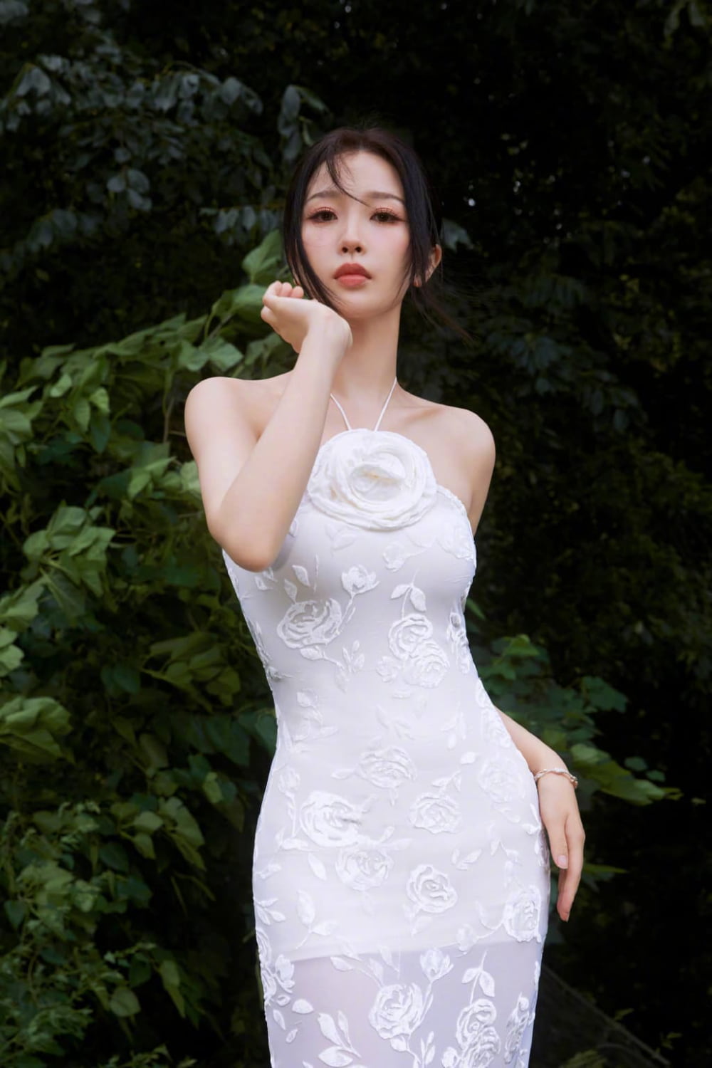 冯女郎虞书欣清冷白玫瑰造型照片_8