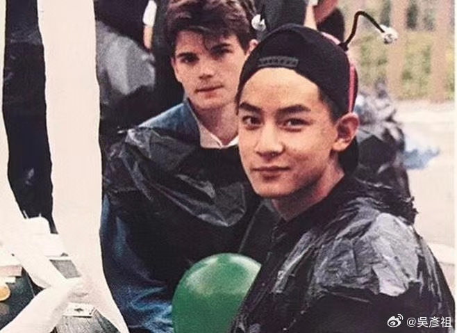 吴彦祖晒高中yearbook的照片 美版同学录_3