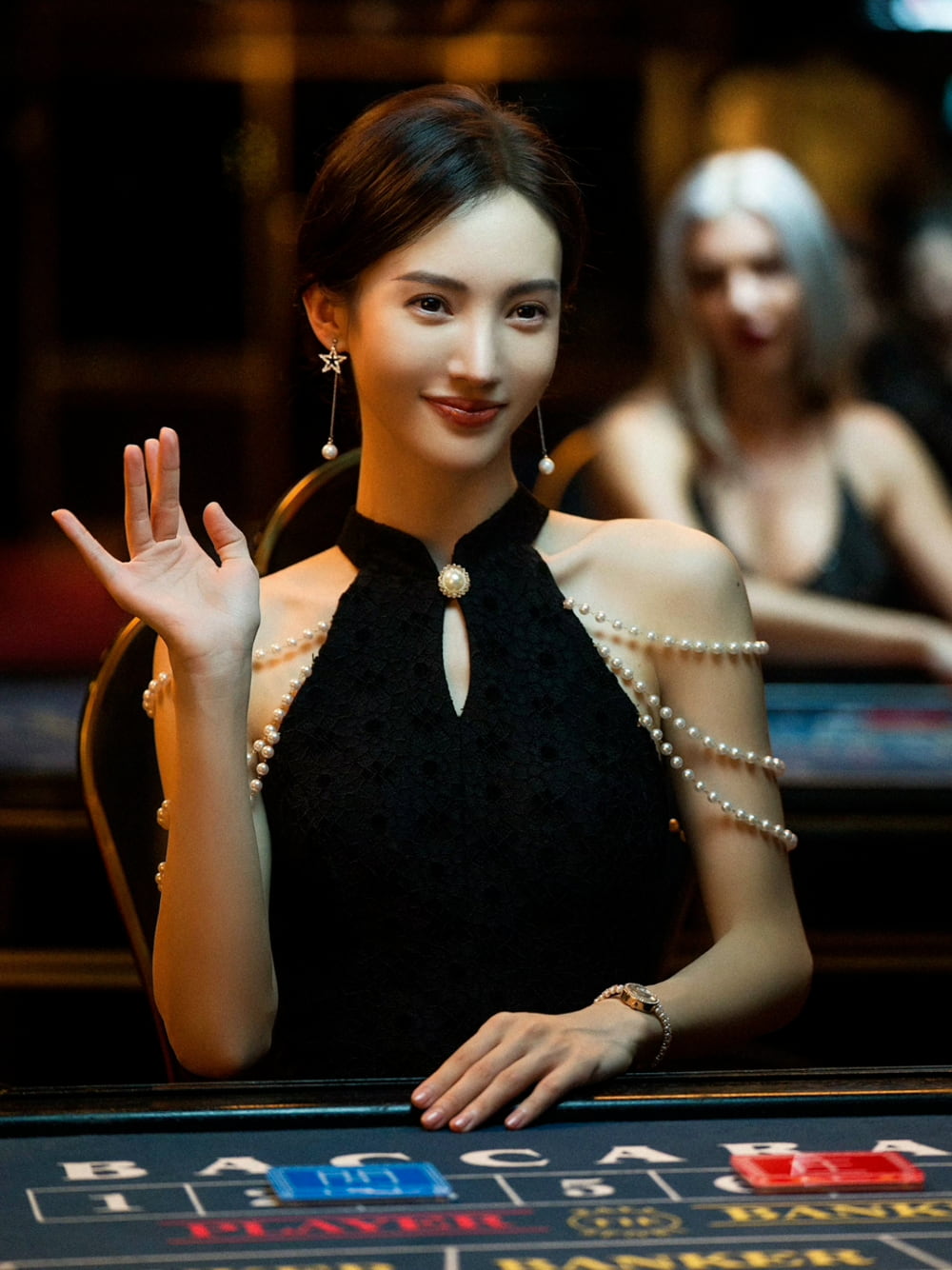孤注一掷金晨荷官图片好美_5