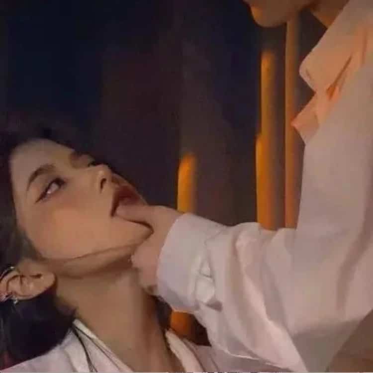 看了会脸红的禁欲系真人情侣头像 御姐萝莉范又纯又欲男女情头_20
