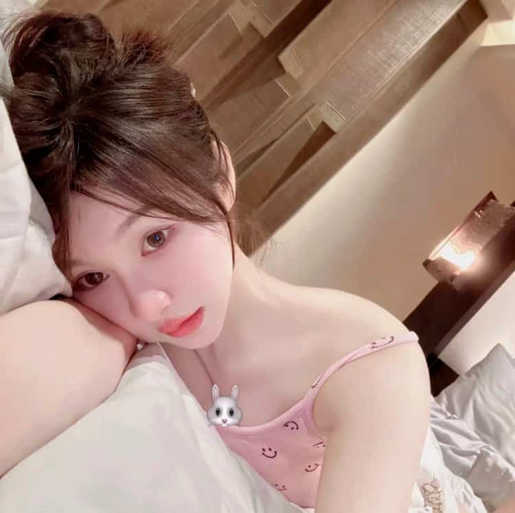 纯欲高级质感ins风氛围感很强的真人照片女头 高颜值女生微信头像_5