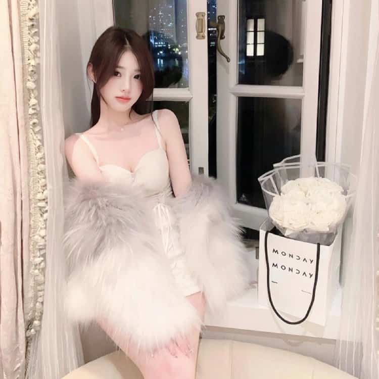 纯欲高级质感ins风氛围感很强的真人照片女头 高颜值女生微信头像_7