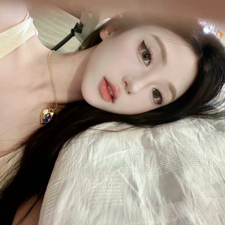 纯欲高级质感ins风氛围感很强的真人照片女头 高颜值女生微信头像_21