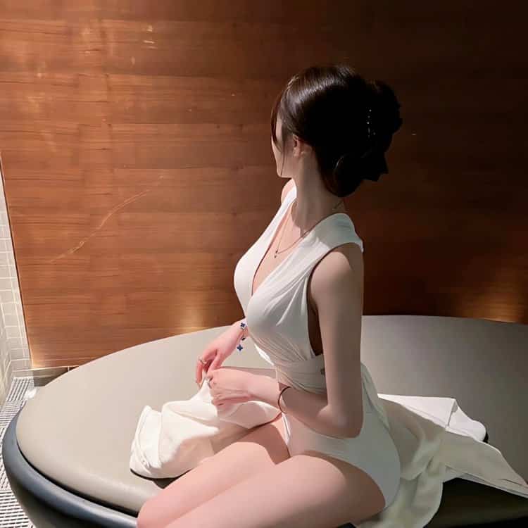 招桃花男生喜欢的女生性感部位头像 ins风不太正经半身像女头_14