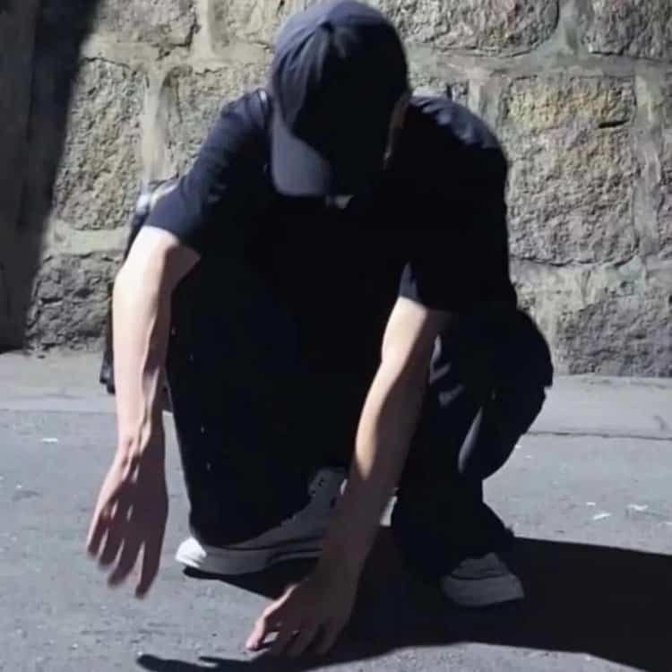 2023超火ins风破碎感小众真人照片帅气男生头像 WeChat高级男头_6