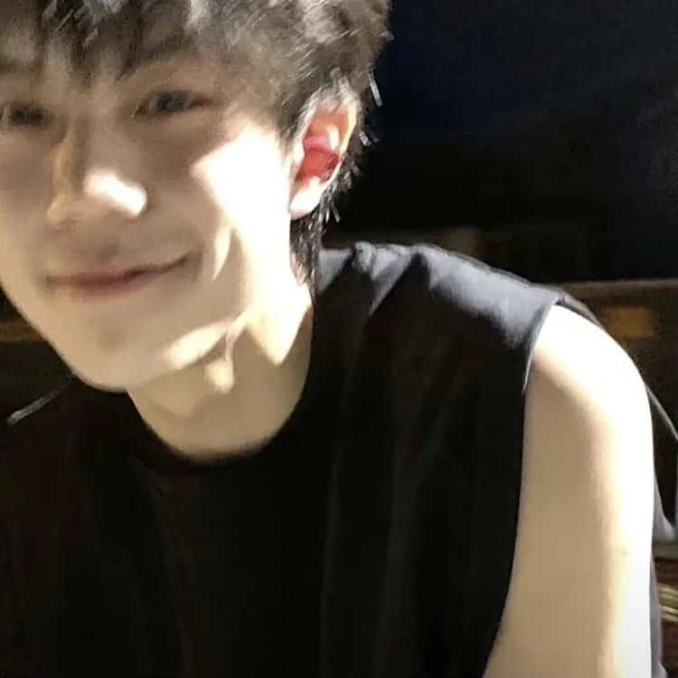 2023超火ins风破碎感小众真人照片帅气男生头像 WeChat高级男头_7