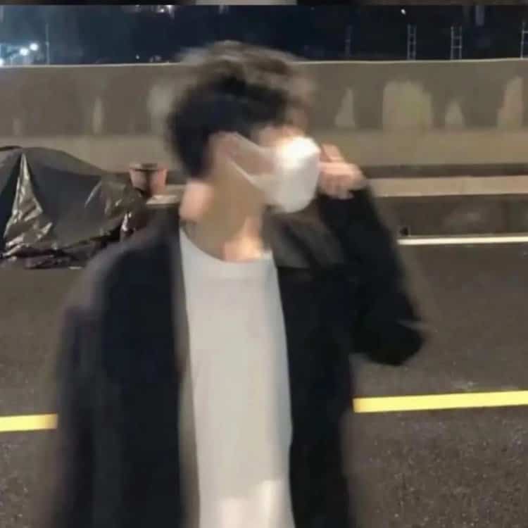 2023超火ins风破碎感小众真人照片帅气男生头像 WeChat高级男头_8