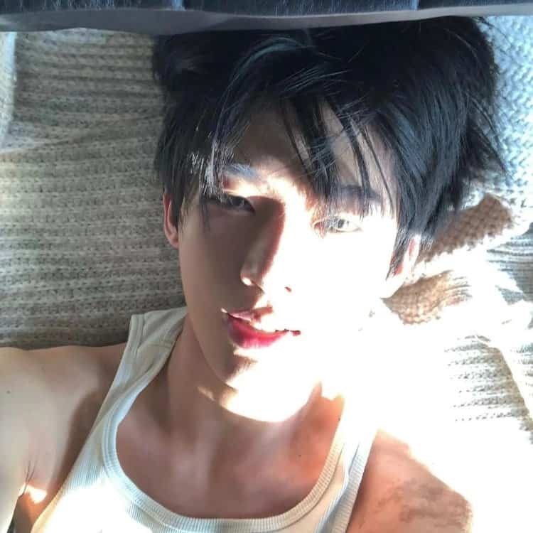 2023超火ins风破碎感小众真人照片帅气男生头像 WeChat高级男头_10