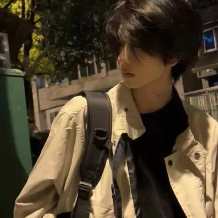 2023超火ins风破碎感小众真人照片帅气男生头像 WeChat高级男头_18