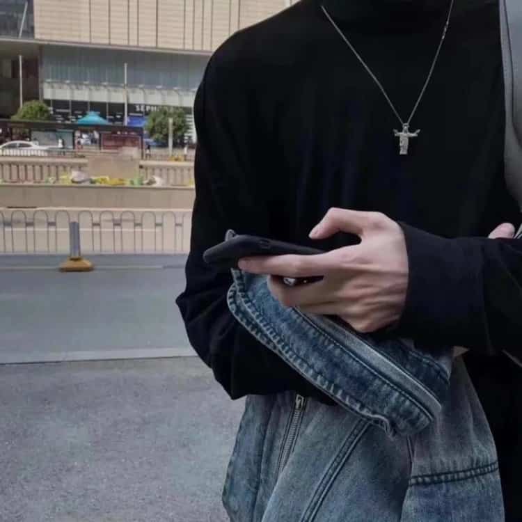 高级感emo孤独感男生微信头像 唯美复古的真人帅气男头_2