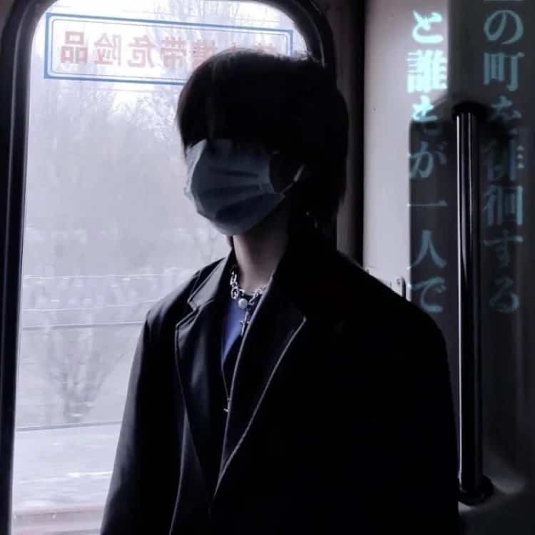 高级感emo孤独感男生微信头像 唯美复古的真人帅气男头_3