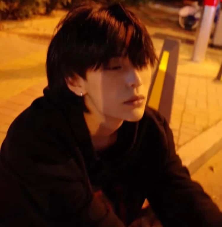 高级感emo孤独感男生微信头像 唯美复古的真人帅气男头_15