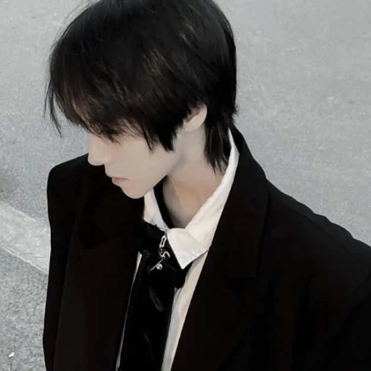 高级感emo孤独感男生微信头像 唯美复古的真人帅气男头_16