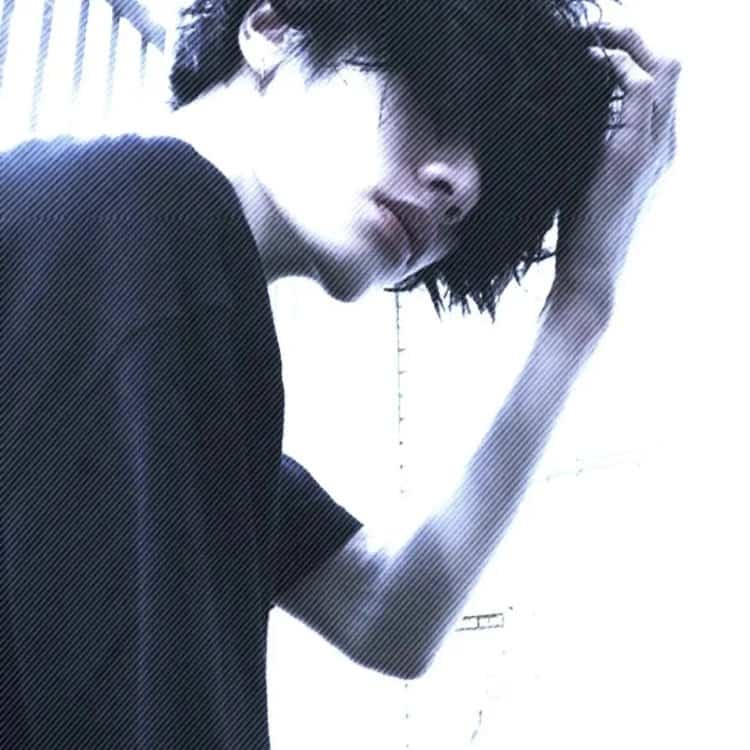高级感emo孤独感男生微信头像 唯美复古的真人帅气男头_17