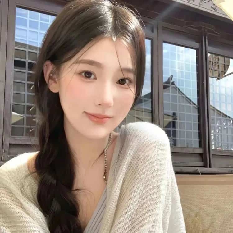 浪漫唯美治愈系真人照片女生头像 慵懒偏冷淡风微信女头_7