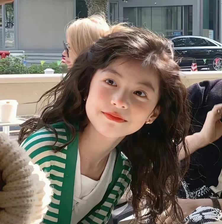浪漫唯美治愈系真人照片女生头像 慵懒偏冷淡风微信女头_10