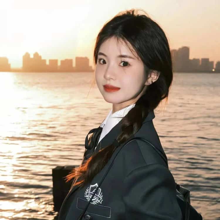 浪漫唯美治愈系真人照片女生头像 慵懒偏冷淡风微信女头_11