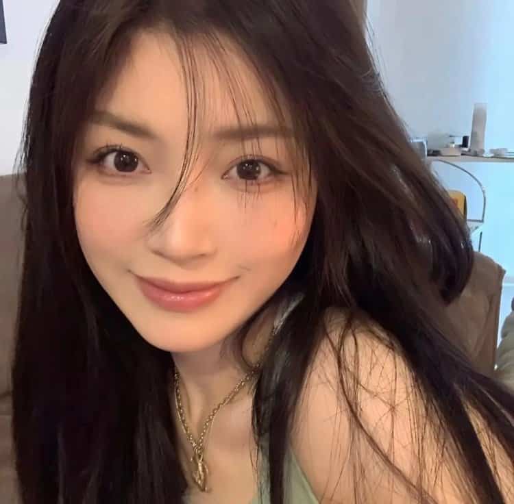 浪漫唯美治愈系真人照片女生头像 慵懒偏冷淡风微信女头_17