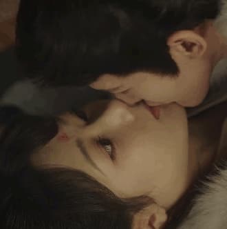 压在女朋友身上的感觉?压在女朋友身上是件很幸福的事?