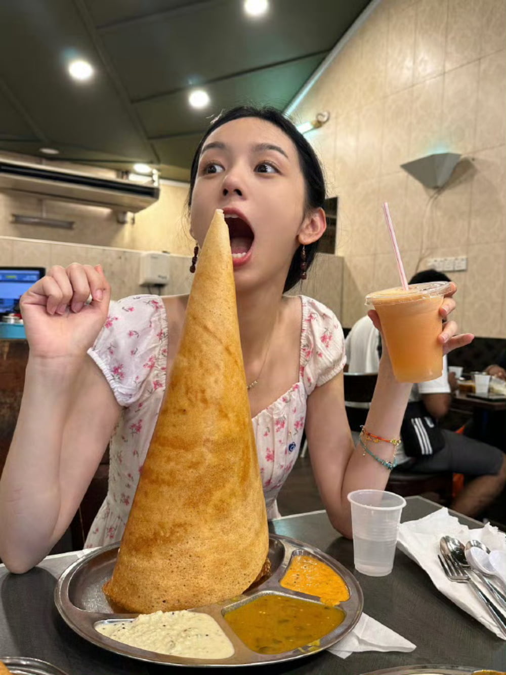 为什么都说周也好漂亮被称为高级脸，看了周也自拍照就知道了！_5