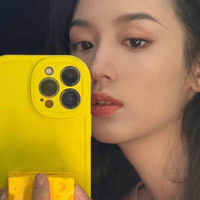 为什么都说周也好漂亮被称为高级脸，看了周也自拍照就知道了！