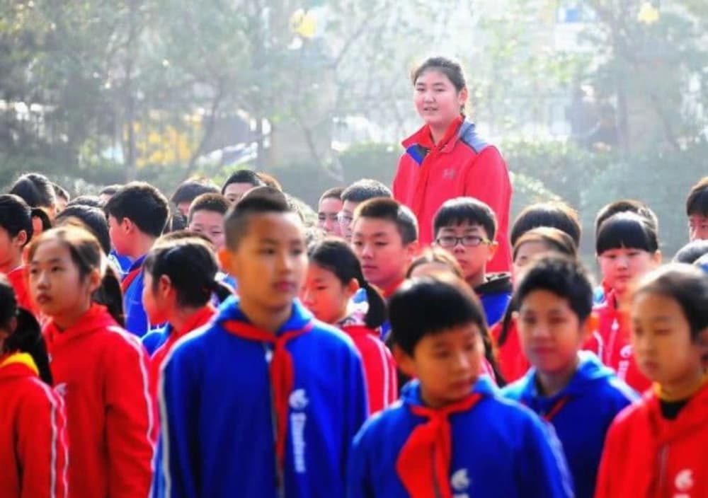 女籃張子宇圖片,16歲身高2米28比姚明還高_(dá)1