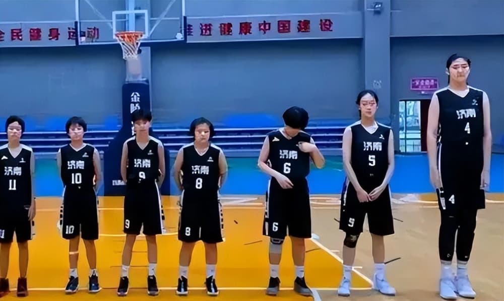 女籃張子宇圖片,16歲身高2米28比姚明還高_(dá)3