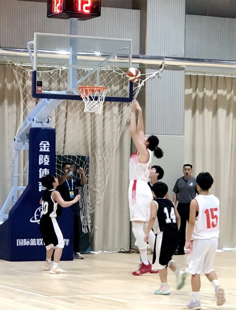 女籃張子宇圖片,16歲身高2米28比姚明還高_(dá)4
