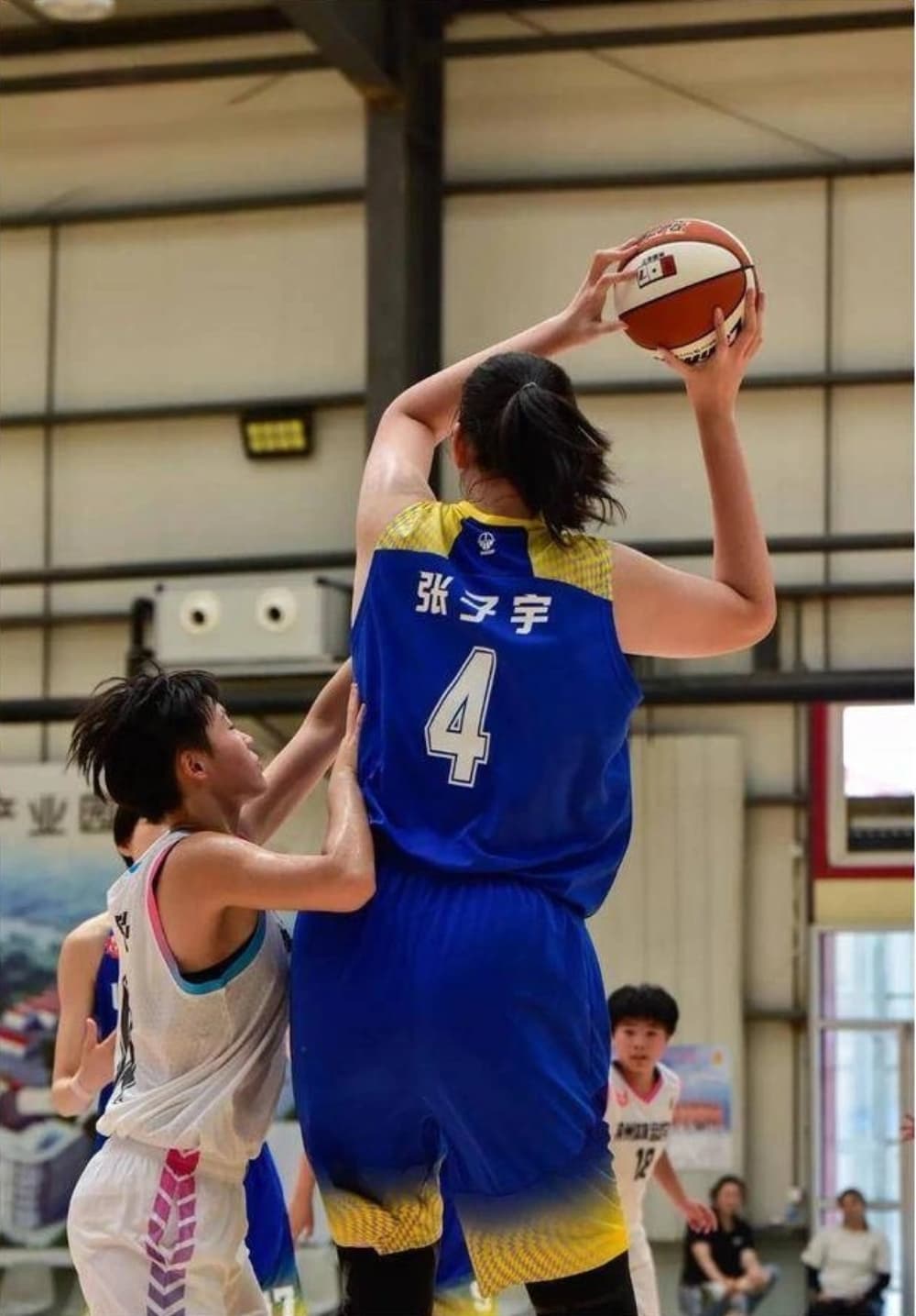 女籃張子宇圖片,16歲身高2米28比姚明還高_(dá)5