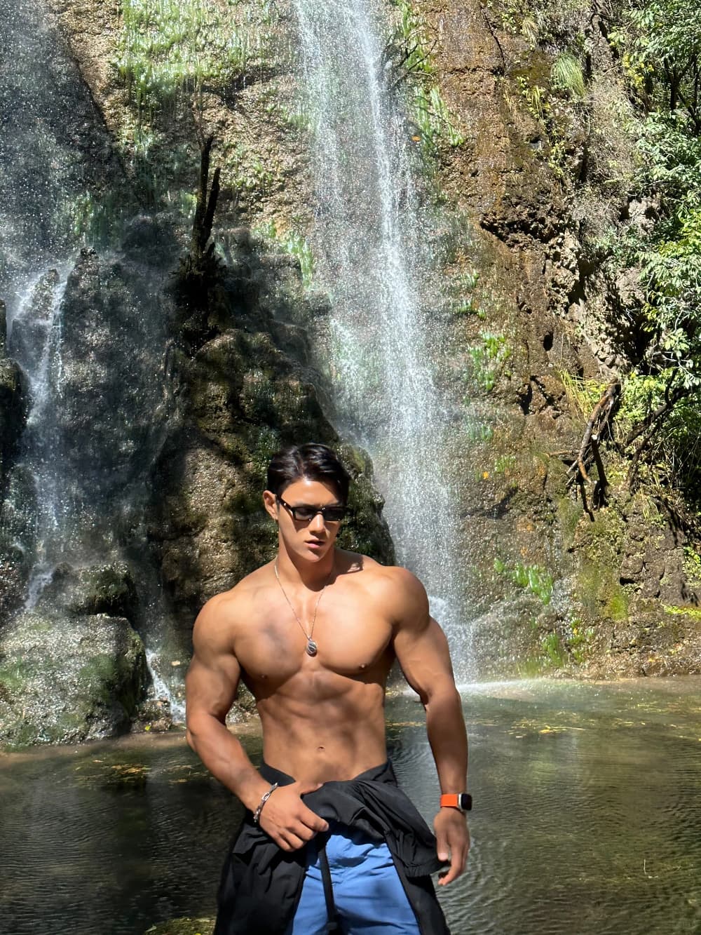 脸长得很好看的肌肉男图片，肌肉男帅哥男图_4