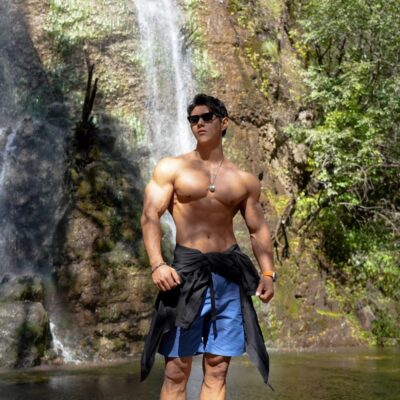 脸长得很好看的肌肉男图片，肌肉男帅哥男图