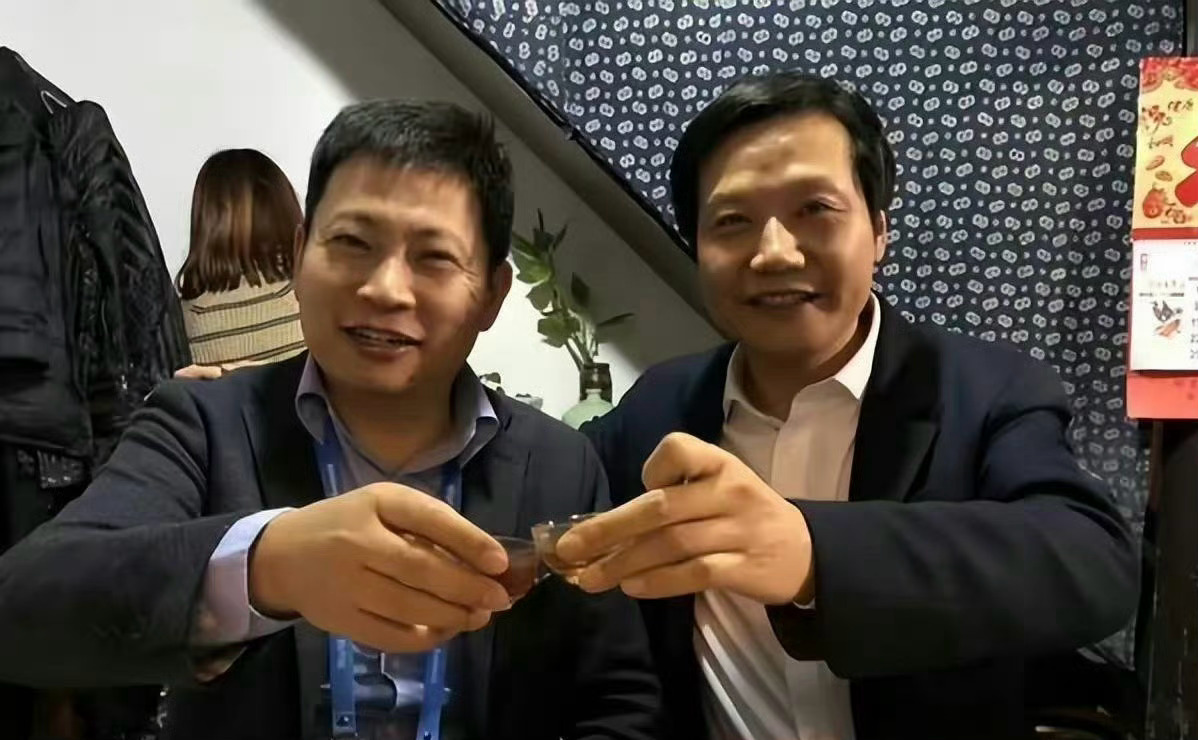 华为小米达成全球专利交叉许可协议,余承东雷军合照_1