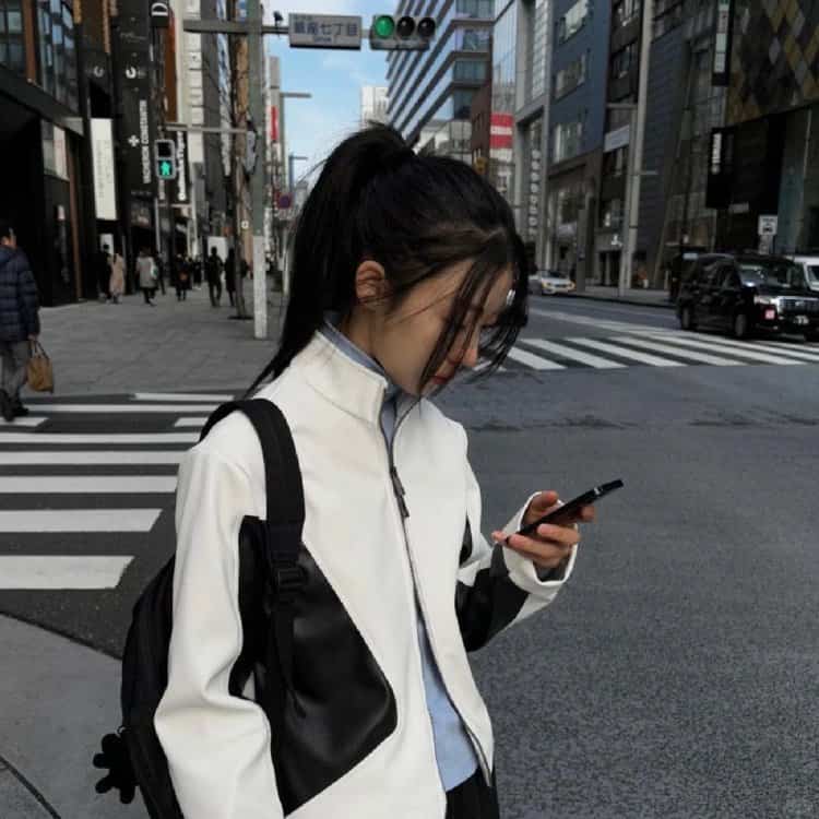 适合秋天的氛围感真实照片女生头像 不容易撞的小众女头_10