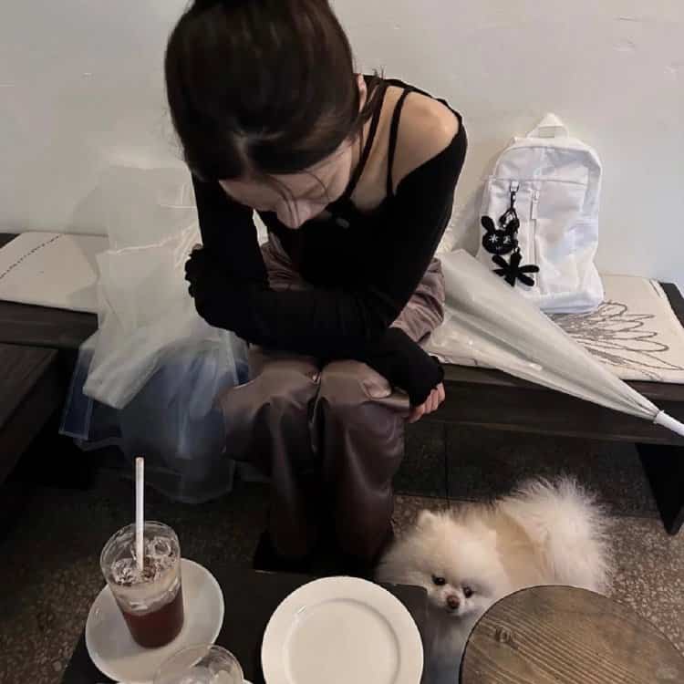 适合秋天的氛围感真实照片女生头像 不容易撞的小众女头_12