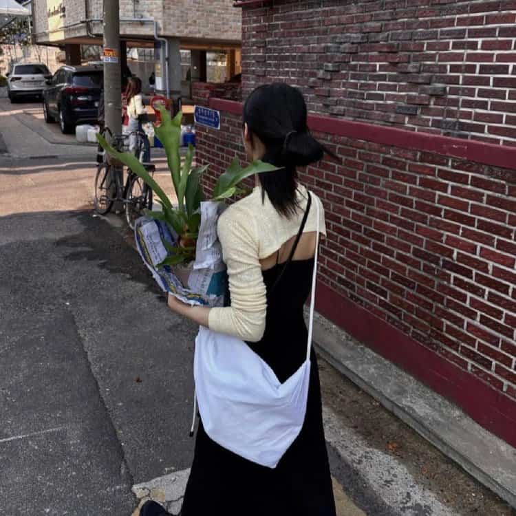 适合秋天的氛围感真实照片女生头像 不容易撞的小众女头_13
