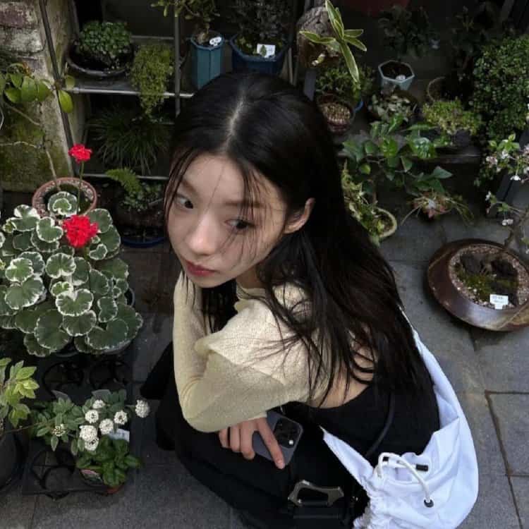 适合秋天的氛围感真实照片女生头像 不容易撞的小众女头_14