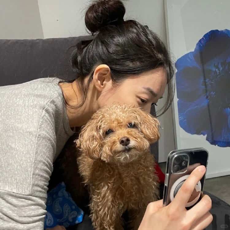 适合秋天的氛围感真实照片女生头像 不容易撞的小众女头_15