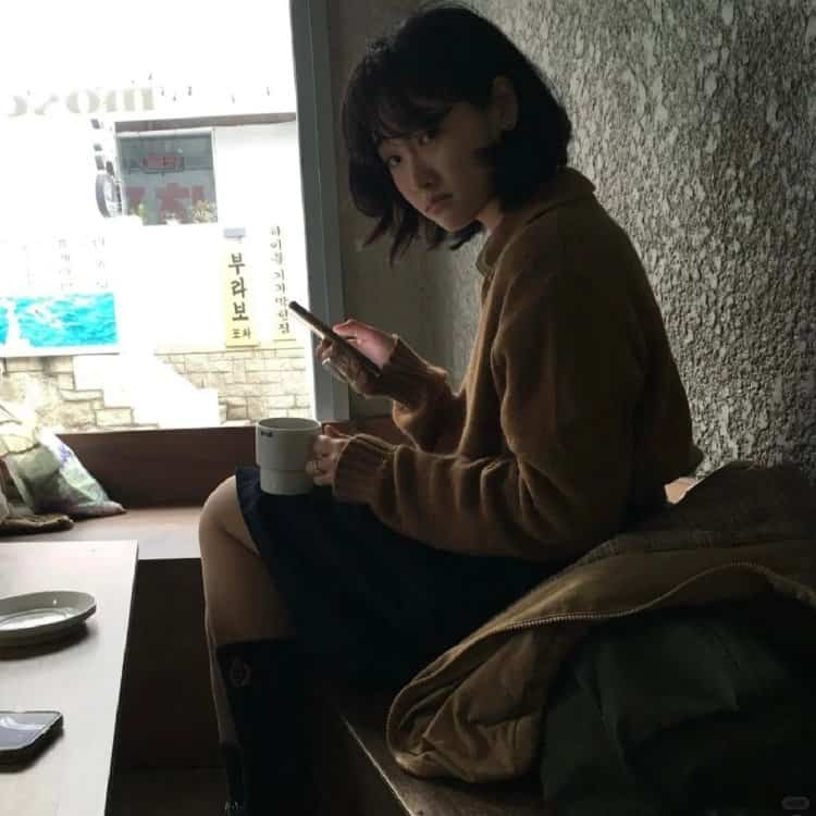 适合秋天的氛围感真实照片女生头像 不容易撞的小众女头_22